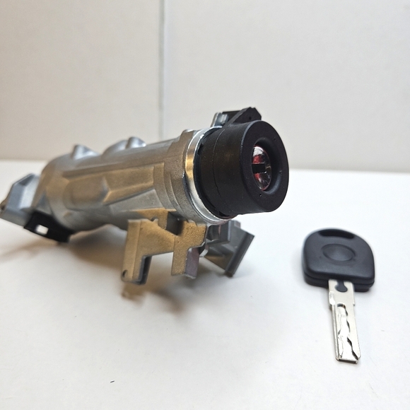 Silver and Black Ignition Lock Cylinder with Key - Picture 1 of 9